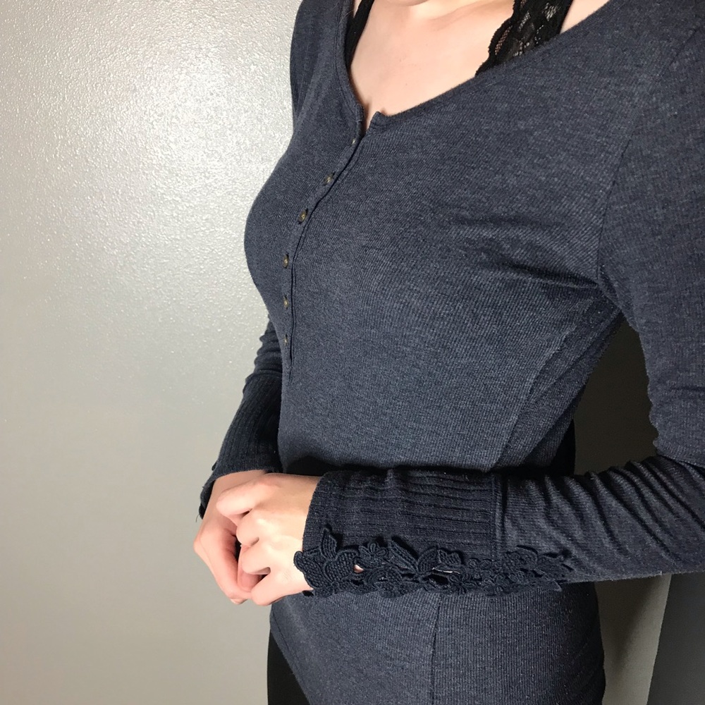 🐭3FOR20🐭 2 For $10 Thermal Hollister Tops